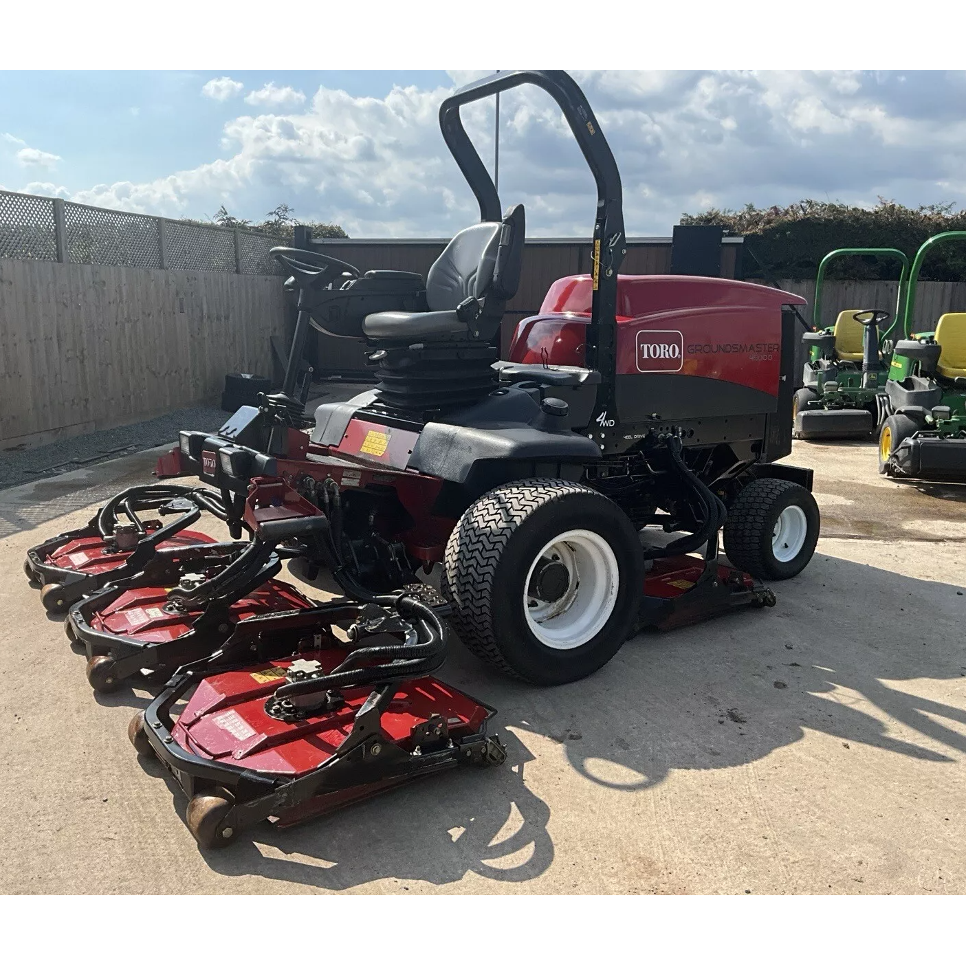 2010 TORO GROUNDMASTER 4500 5 GANG POD RIDE ON LAWN MOWER